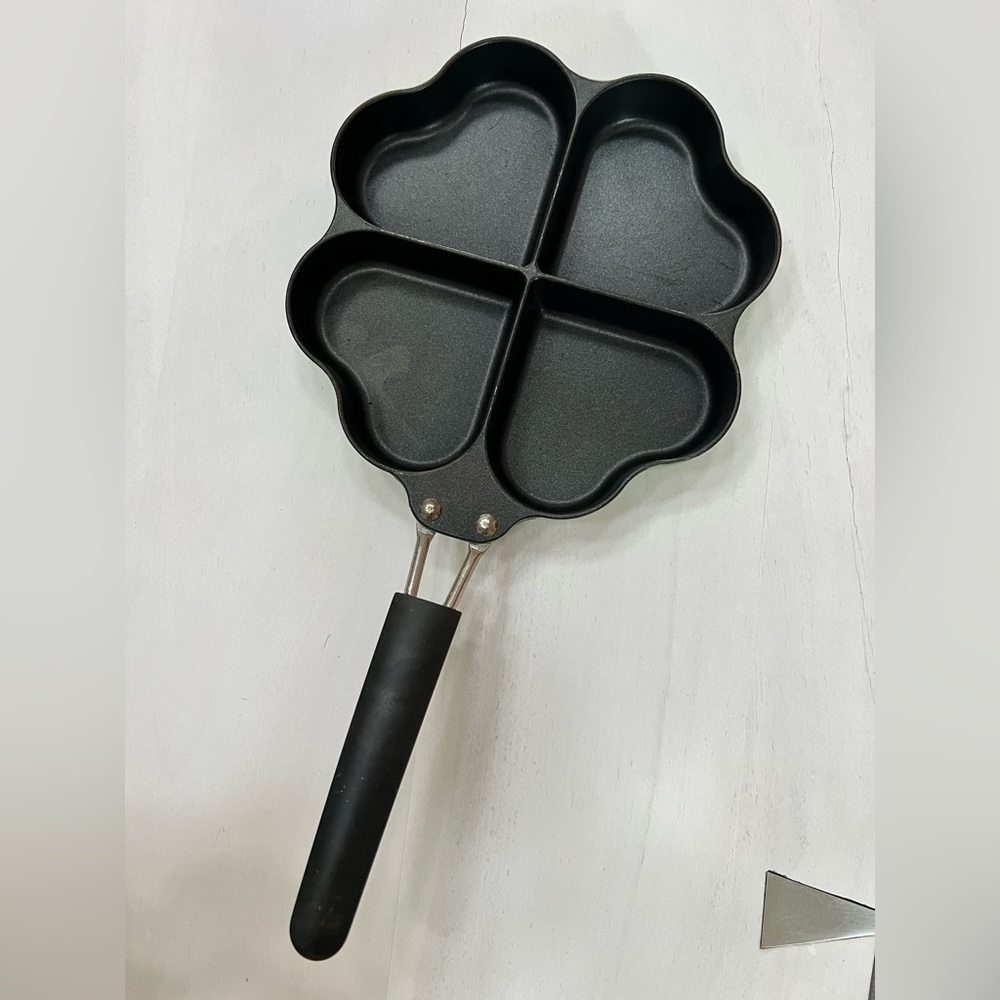 Non stick 4 leaf clover pancake pan
